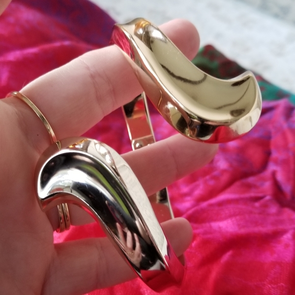 Vintage Crown Trifari bracelet bypass clamper gold tone spring hinge - Picture 10 of 11